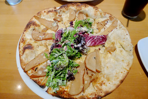 American Restaurant «California Pizza Kitchen at Legacy Village», reviews and photos, 25365 Cedar Rd, Lyndhurst, OH 44124, USA