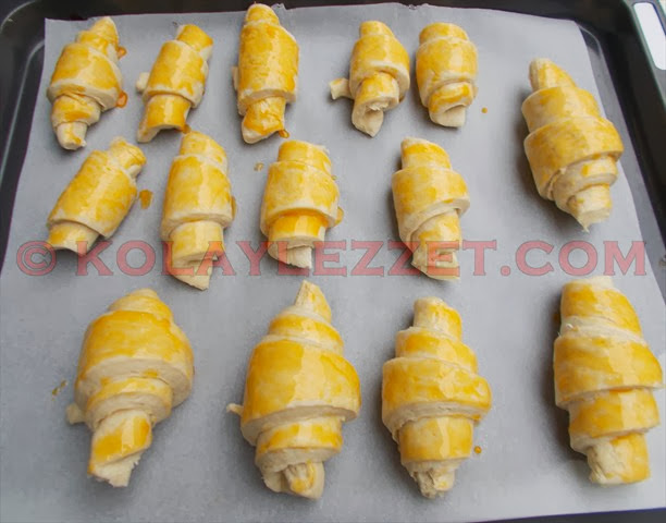 EVDE-TEREYAĞLI-ÇİKOLATALI-KRUVASAN-YAPIMI-(Croissant,-Fransa) EVDE-TEREYAĞLI-ÇİKOLATALI-KRUVASAN-YAPIMI-(Croissant,-Fransa)