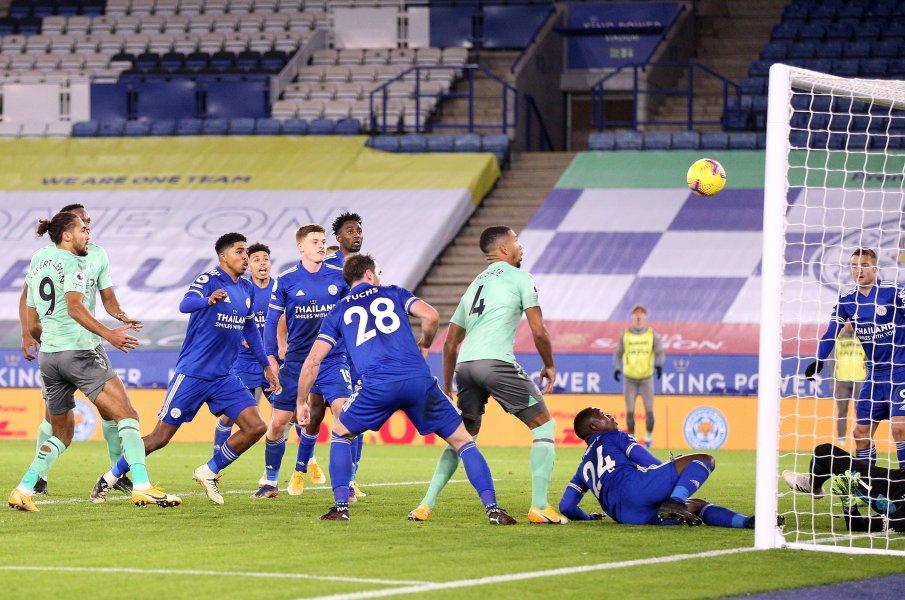 Everton đã thắng Leicester City 2-0 ở trận lượt đi