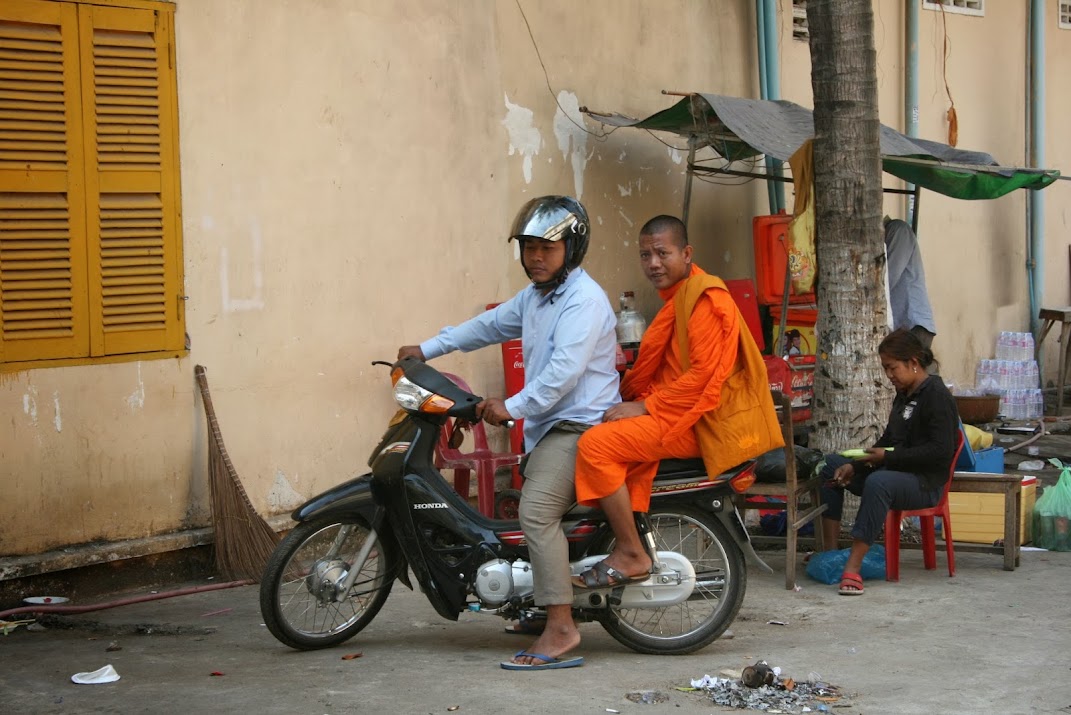 Пномпень, неожиданно понравился. Фото города.  Февраль 2014.