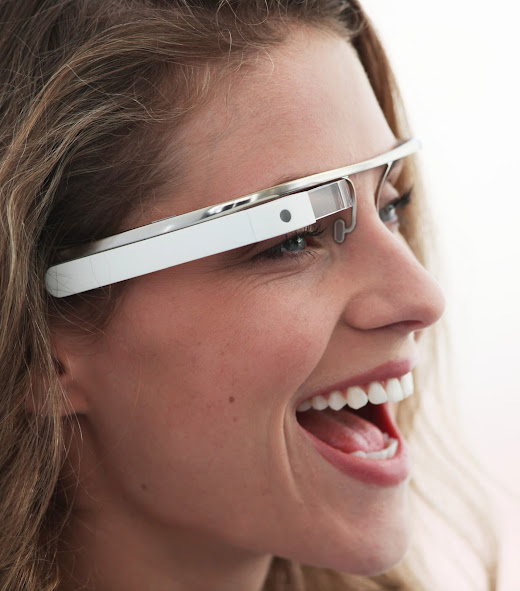 بالفيديو… غوغل تكشف عن مشروعها ل” النظارة الذكية ” Glass_photos4