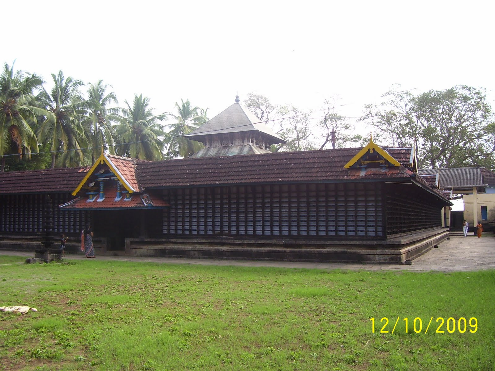 Sri Naavaai Mukundan Perumal Temple (ThiruNavai) Kerala - Divya Desam 89 Sri Naavaai Mukundan Perumal Temple (ThiruNavai) Kerala - Divya Desam 89