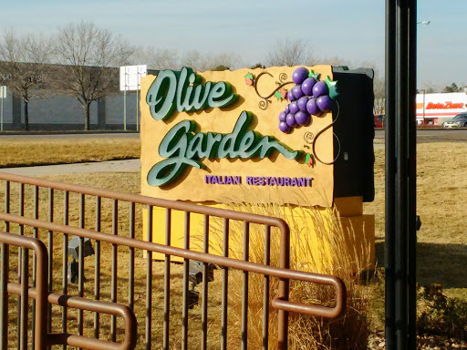 Italian Restaurant «Olive Garden», reviews and photos, 5380 S Wadsworth Blvd, Littleton, CO 80123, USA