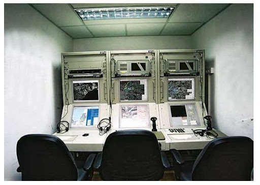 Вид наземной системы управления с тремя АРМ