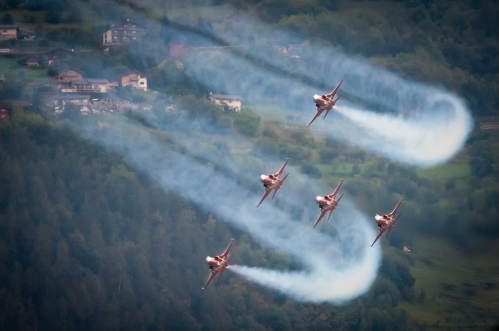 Sion airshow 2011 - Page 3 F5%252520patrouille