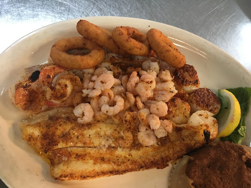 Seafood Restaurant «Mayflower Seafood Restaurant», reviews and photos, 1520 N Wesleyan Blvd, Rocky Mount, NC 27804, USA