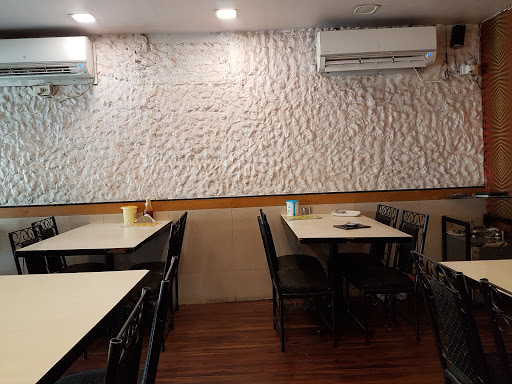 Pure Veg Crazy Bite Restaurant, Meera Apartment, 1, W Park Rd, Opp.Yeshwant Stadium, Dhantoli, Nagpur, Maharashtra 440012, India, Vegetarian_Restaurant, state MH