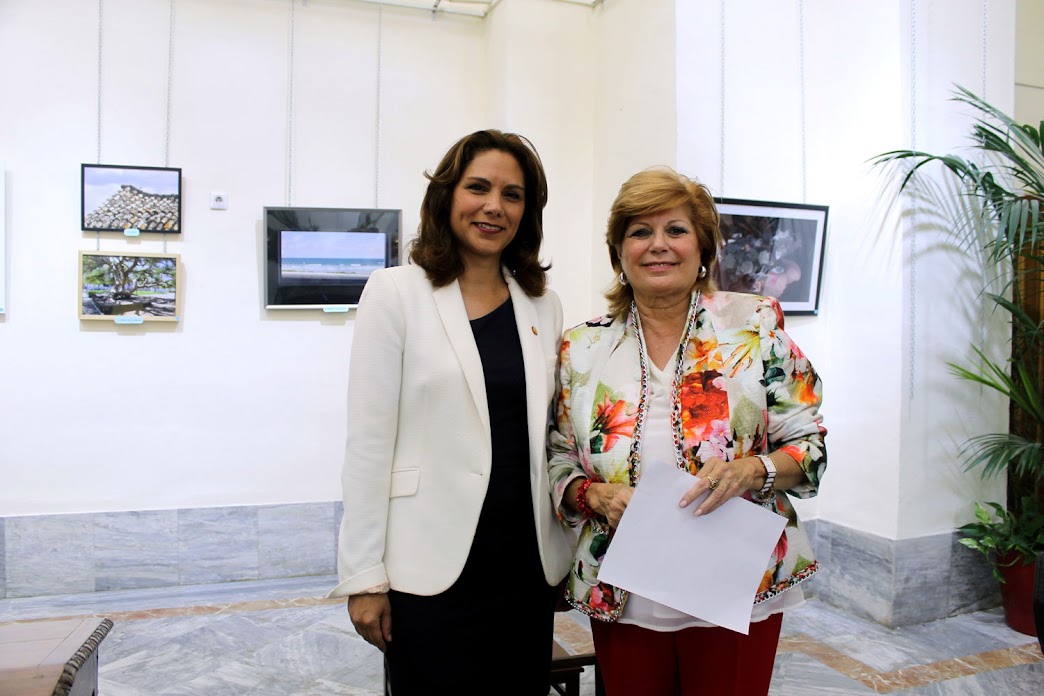 Doña Cristina Yanes Cabrera, Vicerrectora de ordenación académica (izqda.) y Doña Rosa María Ávila Ruiz, Directora del Aula de la Experiencia