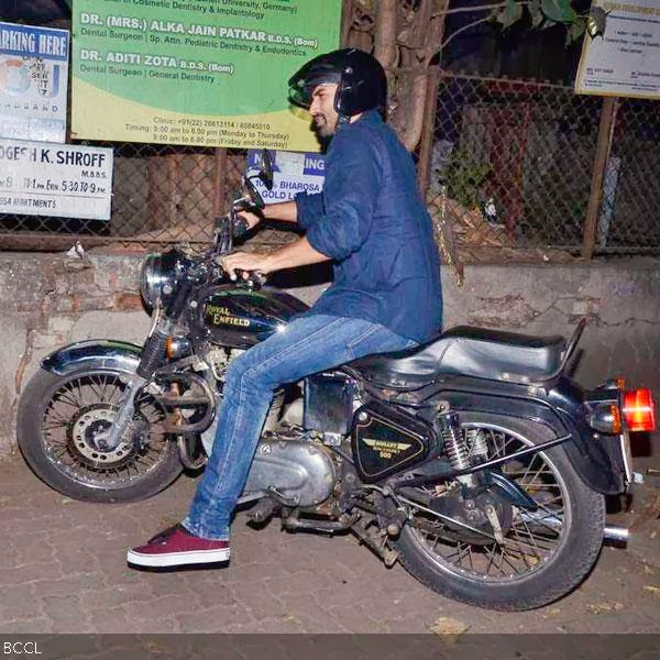Aditya Roy Kapur arrives on his bike at the screening of Gulabi Gang, hosted by Kiran Rao at Lightbox, in Mumbai, on February 13, 2014. (Pic: Viral Bhayani)