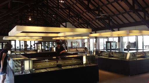 Prapen Jewelry & Artifacts