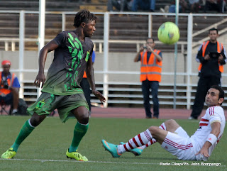 V, Club de la RDC(vert) contre le club égyptien de ZamaleK(blanc)  le 6/04/2013 au stade de Martyrs à Kinshasa, lors du match des 16ème  de finale de la Ligue des champions de la Caf, score nul : 0-0. Radio Okapi/Ph. John Bompengo