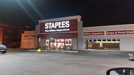 Office Supply Store «Staples», reviews and photos, 4610 N Clark St, Chicago, IL 60640, USA