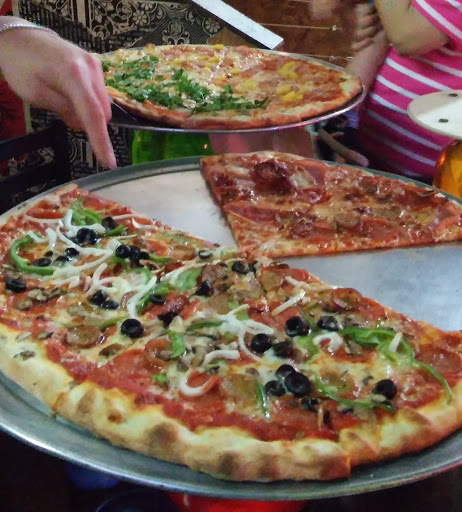 Pizza Restaurant «King of New York Pizzeria Pub», reviews and photos, 3281 Wilshire Blvd, Los Angeles, CA 90010, USA