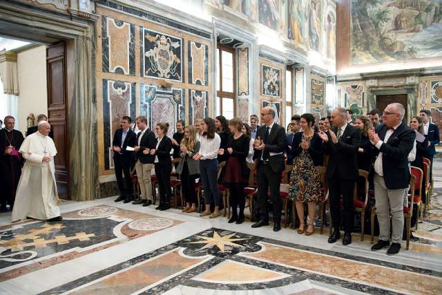 Pope Francis meets with students of the Chartreux Institute in the Vatican's Clementine Hall, Oct. 19, 2017. Credit L'Osservatore Romano.