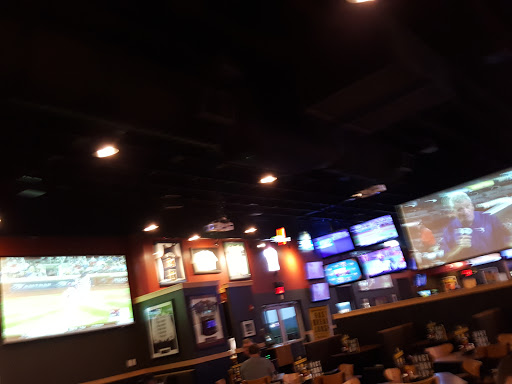 Chicken Wings Restaurant «Buffalo Wild Wings», reviews and photos, 2505 Caufield Dr, Gardendale, AL 35071, USA