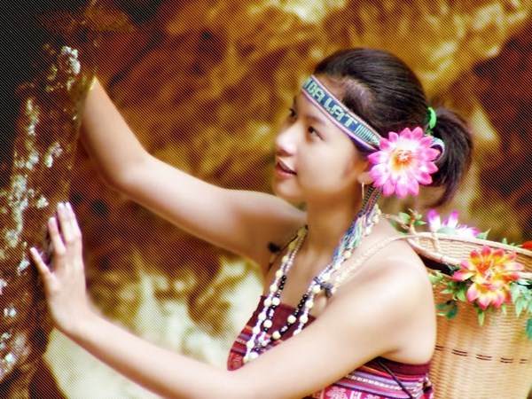 Bộ ảnh sơn nữ đẹp, xinh ngây ngất núi rừng Cô gái núi rừng xinh đẹp
