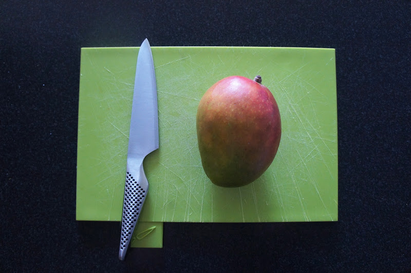 mango cutting