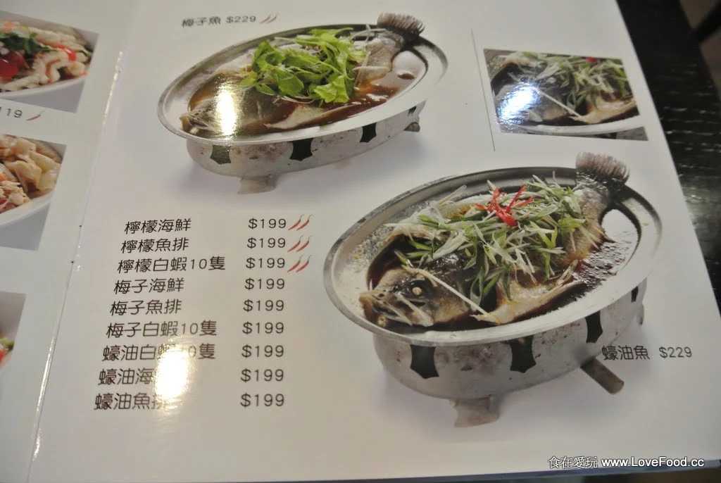 熱騰騰泰式熱炒料理陸續端上桌