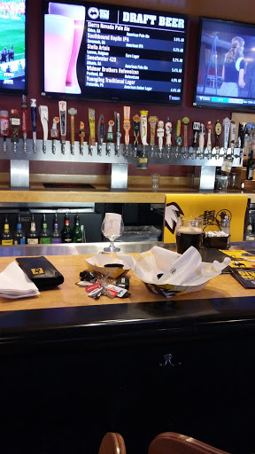 Chicken Wings Restaurant «Buffalo Wild Wings», reviews and photos, 121 Robert Smalls Pkwy, Beaufort, SC 29906, USA