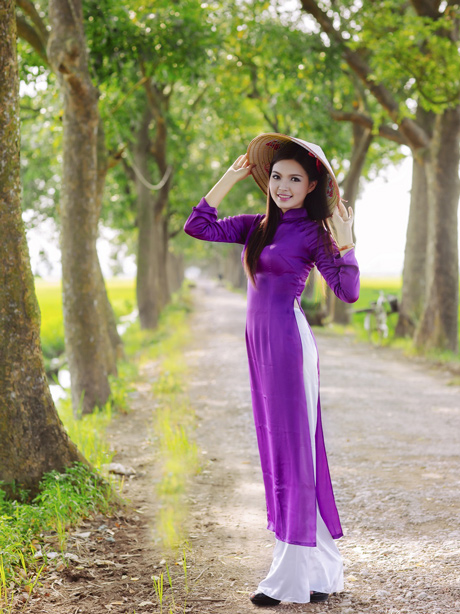 Bộ ảnh cô gái mặc áo dài tím Huế thật đẹp Bộ ảnh cô gái mặc áo dài tím Huế thật đẹp