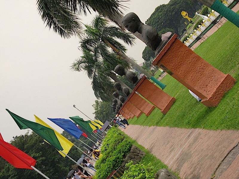 path of heroes monuments at the Rizal Park
