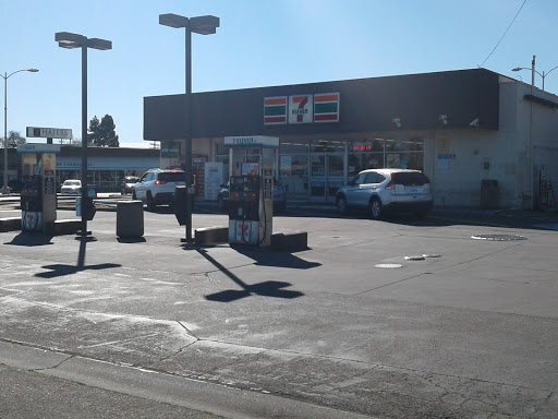 Convenience Store «7-Eleven», reviews and photos, 1048 W Yosemite Ave, Manteca, CA 95337, USA