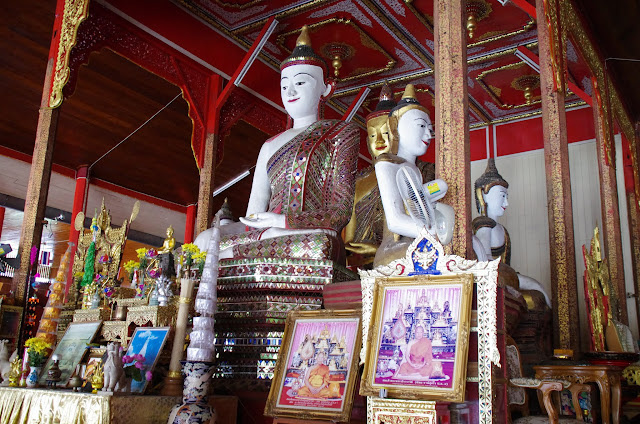 Blog de voyage-en-famille : Voyages en famille, Mae Hong Son, la ville et ses temples