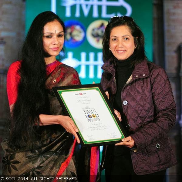 Rama Vaidhyanathan presents Best Ice Cream (Gurgaon - Casual Dine) award to Shobhna Arora of 'Gelato Vinto' during Times Food Guide & Nightlife Awards 2013, held at ITC Maurya Sheraton in New Delhi.