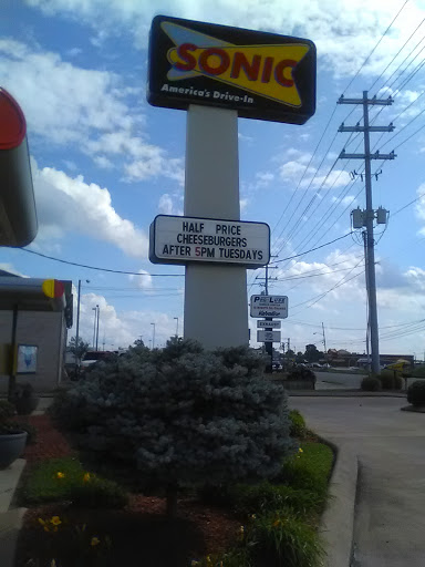 Fast Food Restaurant «Sonic Drive-In», reviews and photos, 2116 N Locust Ave, Lawrenceburg, TN 38464, USA