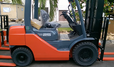 Xe nâng Toyota 8FD25 8FD30 Xe nâng Toyota 8FD25 8FD30