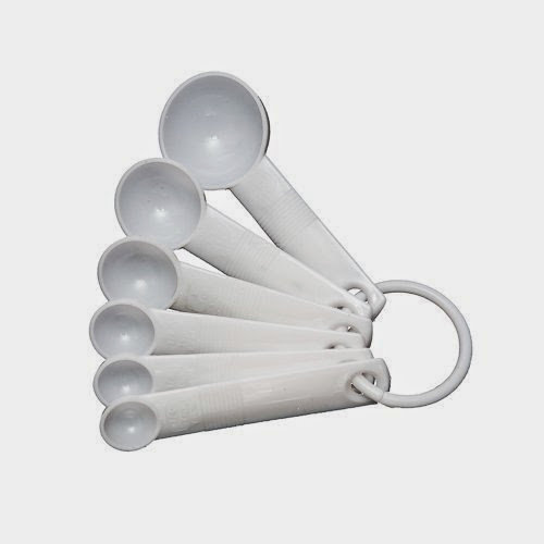 High Quality 6 Piece White Plastic Measuring Spoon Set - Kitchen Utensils for Baking / Cooking by Kurtzy TM