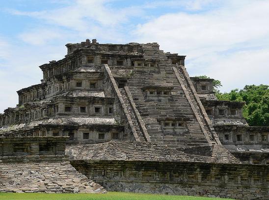 Les plus grandes pyramides dans le monde (PHOTOS) Mexique+-+Pyramide+de+El+Tajin