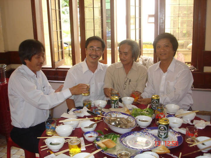 Chào mừng Ngày nhà giáo Việt Nam 20/11 2010 - Page 3 DSC00066