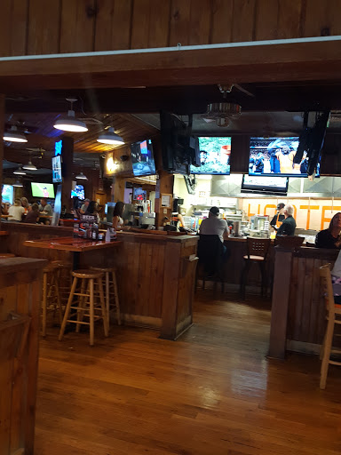 American Restaurant «Hooters», reviews and photos, 2110 E Independence St, Springfield, MO 65804, USA