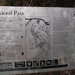 Sign at eastern end of Federal pass (92938)