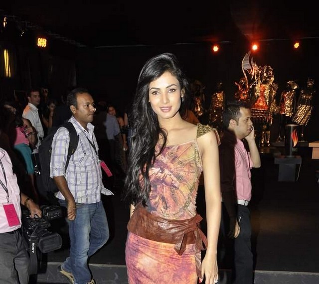 Photos  Bipasha Basu in green at Lakme Fashion Week  unseen pics