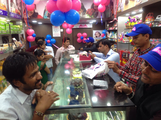 Monginis Cake Shop, G-6, Shyam Super Mall, Modhera Chokdi, Mehsana, Ahmedabad, Gujarat 384001, India, Pastry_Shop, state GJ