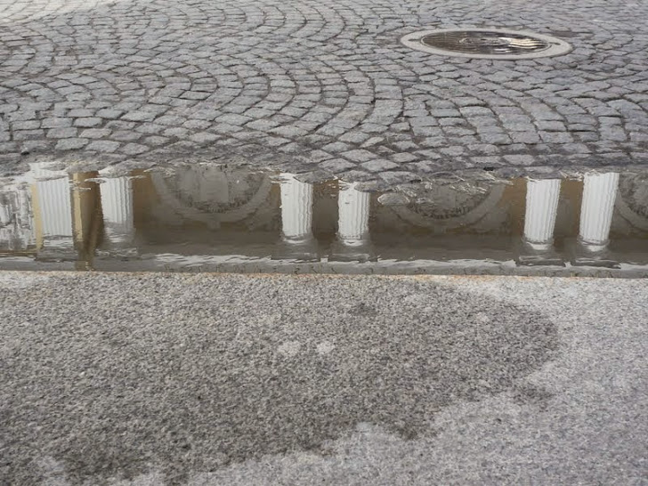 Взгляд сквозь лужу: отражения мира в фотографиях