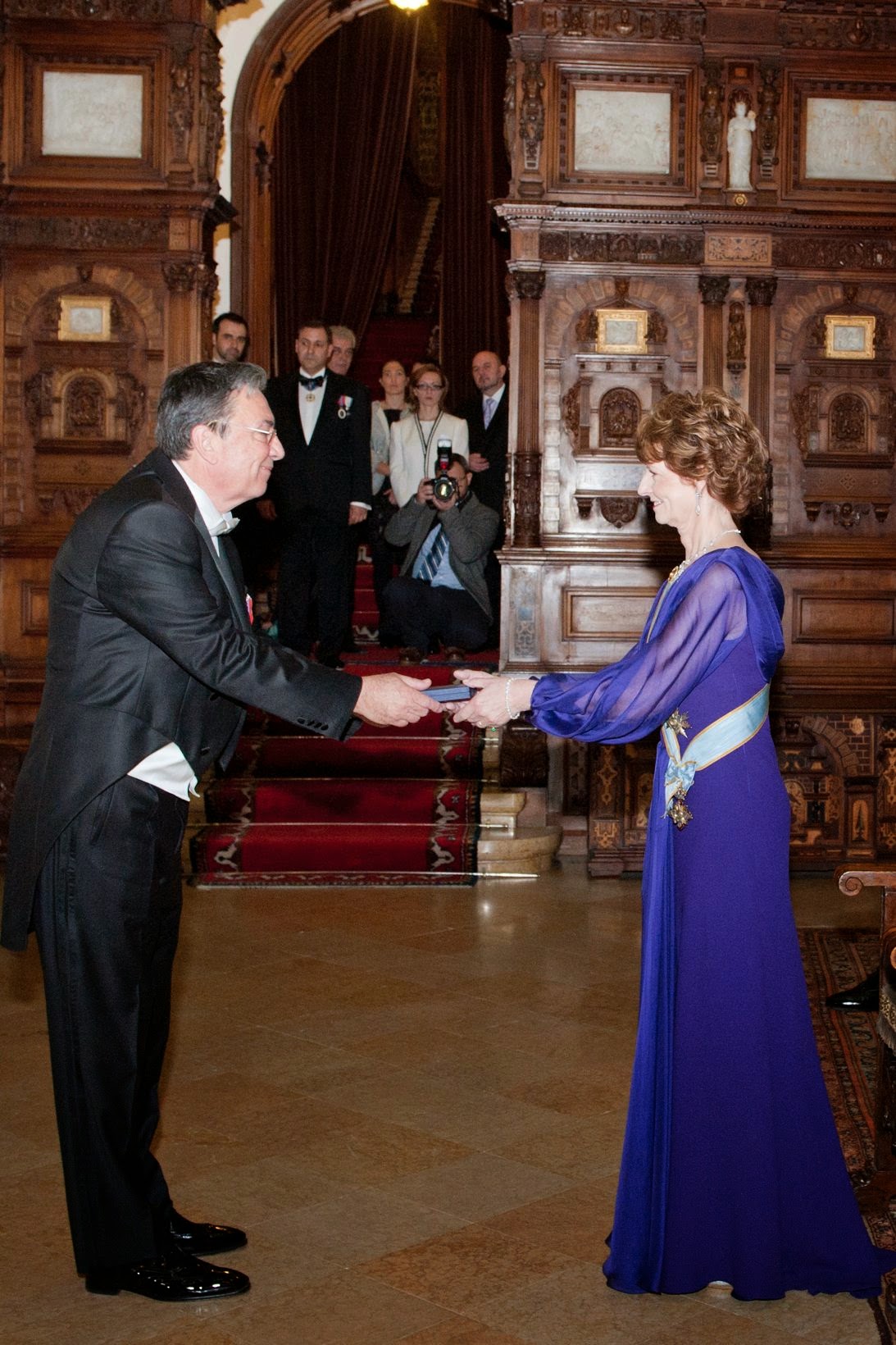 FOTO Ceremonia de decorări regale la Castelul Peleș, 26 martie 2014 - Principesa Moștenitoare Margareta, Principele Radu, Principele Nicolae FOTO Ceremonia de decorări regale la Castelul Peleș, 26 martie 2014 - Principesa Moștenitoare Margareta, Principele Radu, Principele Nicolae