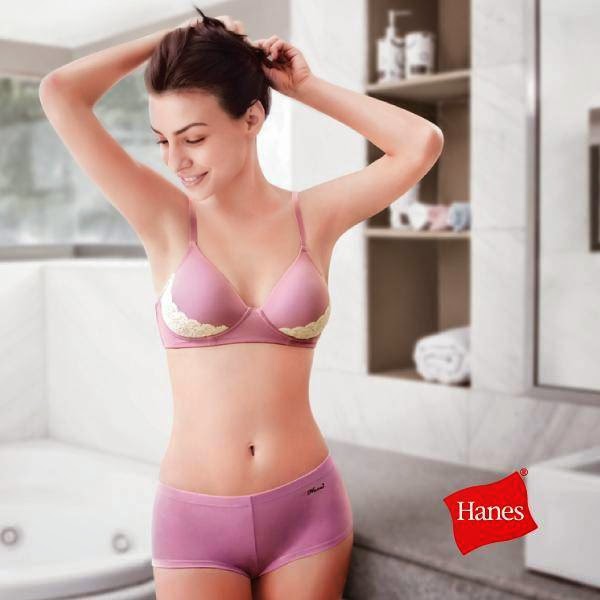 Feel beautiful inside with this lace trimmed wire free bra. The concealing petals  prevent show through  and the seamless moulded cups  gives  a smooth look under any outerwear. 