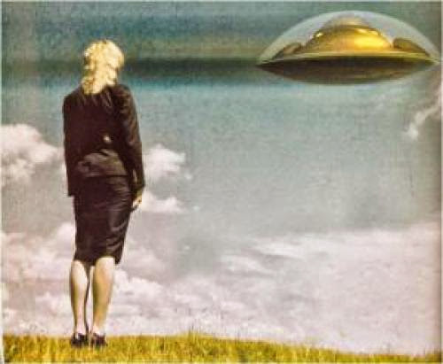 Ufo Occupant Waves To Wiltshire Woman In Early Uk Close Encounter Case