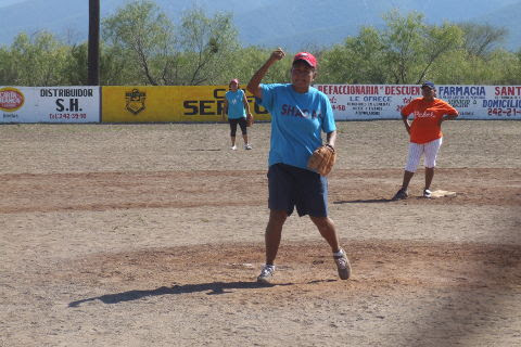 Margarita Milián de Shaday en el softbol femenil del Club Sertoma