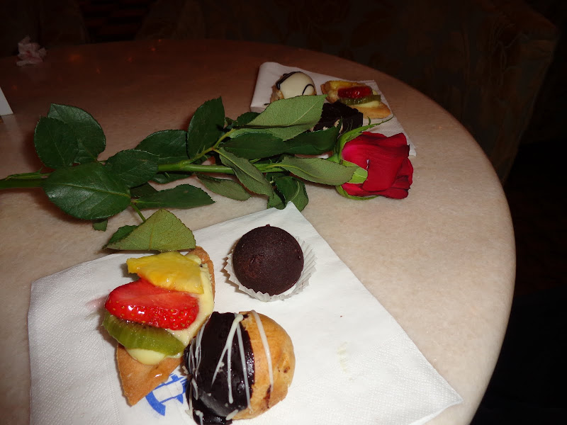 А включите-ка мне усилители качки! А подайте-ка белых пиджаков. Costa Paсifica февраль 13г