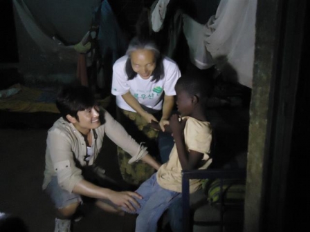 Lee Byung Hun au Mali en mai dernier. SSI_20110602181017_V