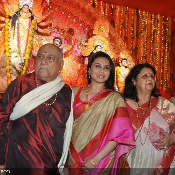 Rani Mukerji with her family attends the Durga Puja celebrations in Mumbai. (Pic: Viral Bhayani)