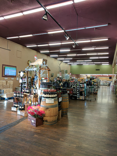 Grocery Store «Holiday Market», reviews and photos, 6848 Skyway Rd, Paradise, CA 95969, USA