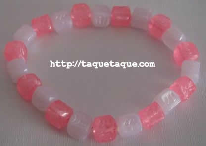pulsera con abalorios cuadrados rosas y blancos