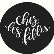 Chez les filles (Sandrine et Stéphanie) logo