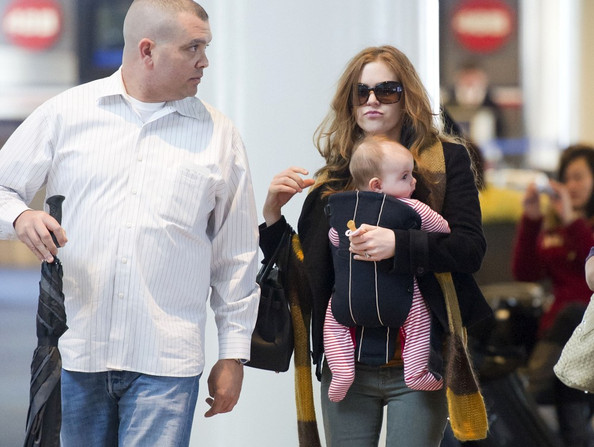 Isla Fisher and Sacha Baron sacha baron cohen and isla fisher daughter. Isla Fisher and Sacha Baron
