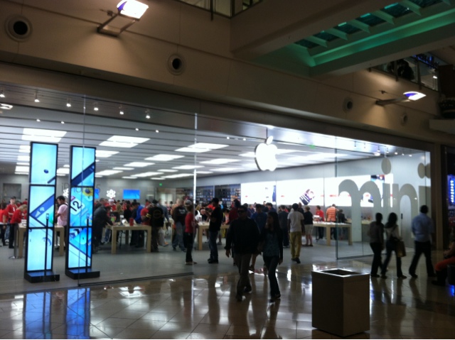 Apple Store at Mall at Millenia One of Only Two Locations in Country ...